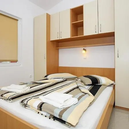 Apartment In With Sea View, Balcony, Air Conditioning, Wi-fi