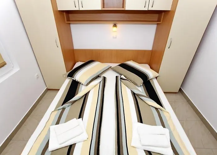 Apartman In With Sea View, Balcony, Air Conditioning, Wi-fi *