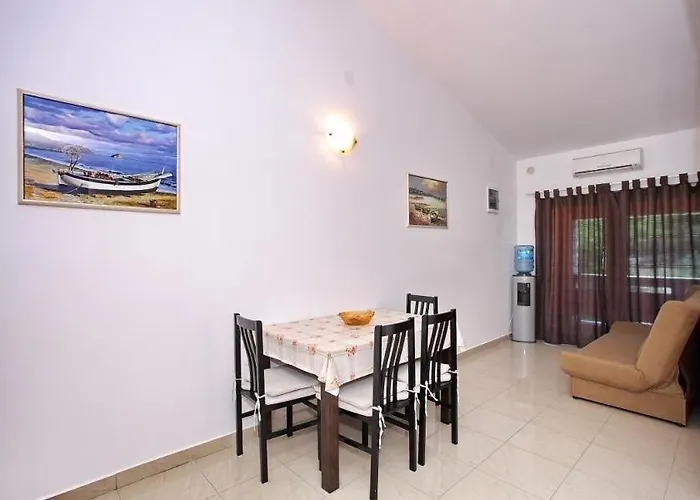 In With Sea View, Balcony, Air Conditioning, Wi-fi *